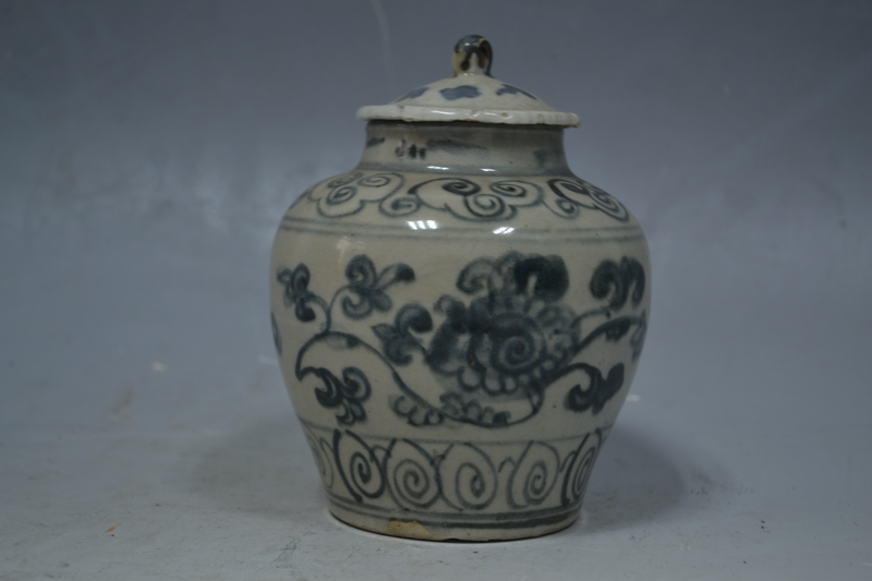 明青花折枝花纹带盖罐（三级）
