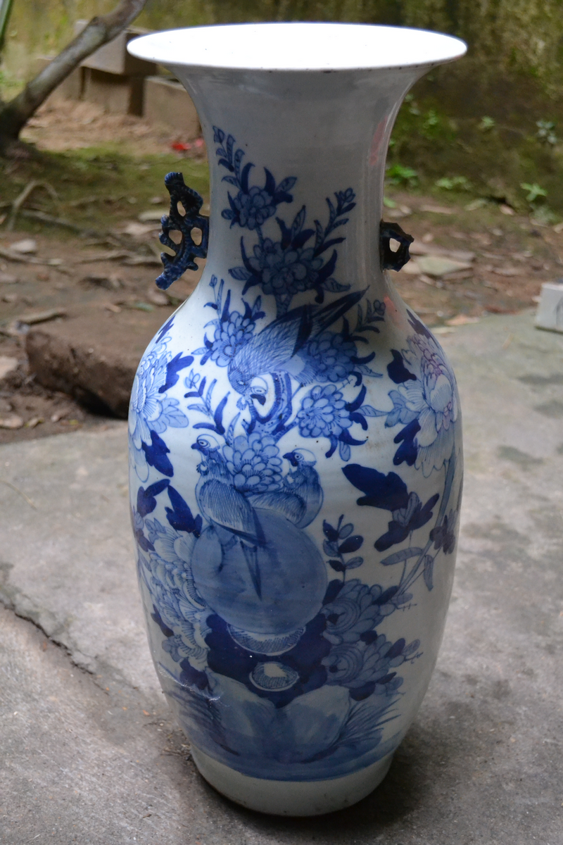 民国青花牡丹花鸟纹双耳瓶（三级）