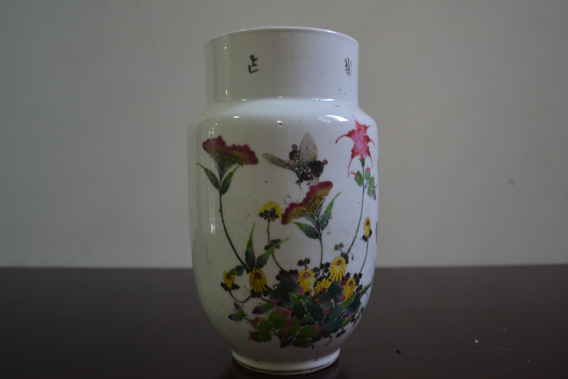 清粉彩蝶恋花瓶