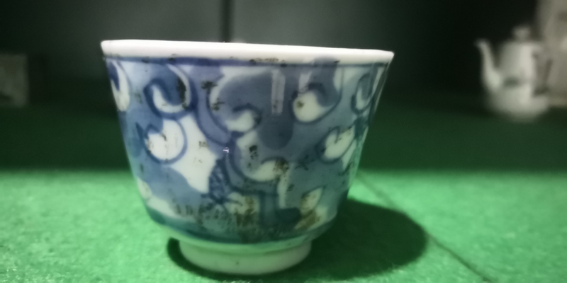 清青花水波纹酒杯